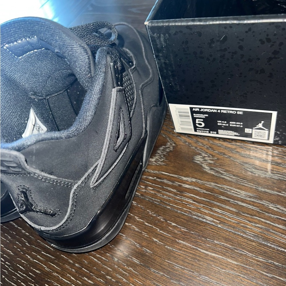 Air Jordan 4 Retro - Picture 4 of 8